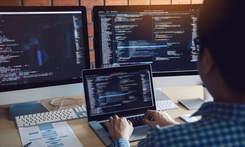 数据科学选型:R与Python如何赋能苏尼特左旗网站建设?